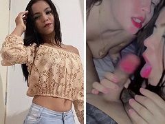 Vivi Passos e sua amiga loira novinha fazendo um boquete em um ménage.