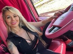 Sheila Bella, a motorista sensual, transando com o amiguinho.