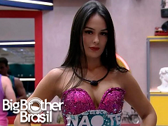 BBB23: Larissa Santos deixou à mostra sem roupa íntima e acabou exibindo os seios.