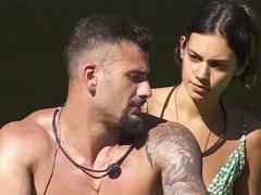 Alane, participante do BBB24, foi flagrada se masturbando para Nizam durante a madrugada.