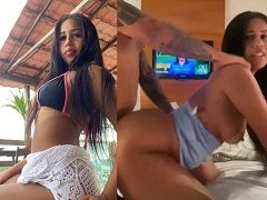 Mayzitta rebolando de costas enquanto se diverte com o amigo