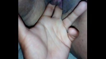 Novinha Safada Ficou Molhadaça Enquanto Namorado Masturbava Sua Xereca